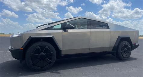 Marques Brownlee's Twitter Post Hints Towards a 300-Mile Range for Tesla Cybertruck - Gizmochina