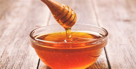 Raw Honey Benefits, Uses, Nutrition, Recipes and Side Effects - Dr. Axe