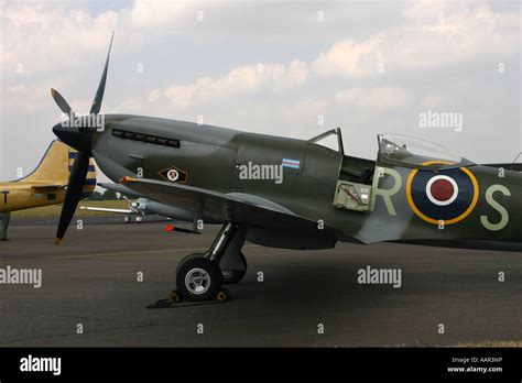 Royal Air Force Spitfire Fighter Stock Photo - Alamy