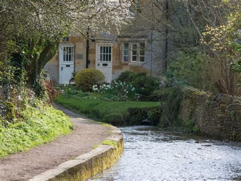 Charming Cotswolds - The Educated Wanderer's Group Tours & Travel