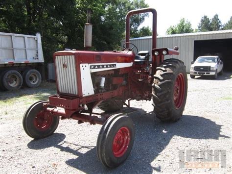 Farmall 656 Farm Tractor Specs and Dimensions - VeriTread