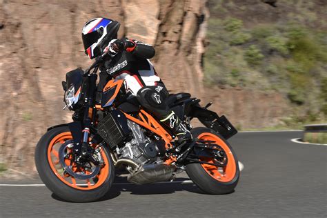 First ride: KTM 690 Duke and 690 Duke R ... | Visordown