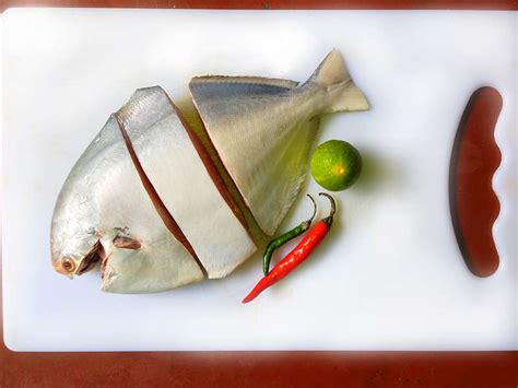 Extra Large Silver/White Pomfret - Online Fish&Meat Store Of Kolkata