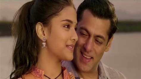 Awara Full song Lyrics I Salman Khan I Salman ali I I New Hindi song I - YouTube