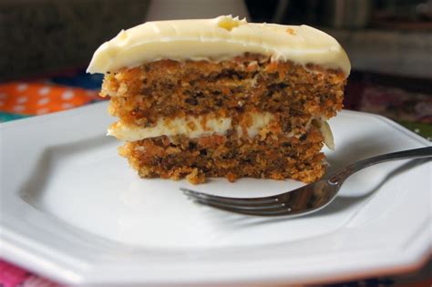 Receitas da Coruja - CARROT CAKE - BOLO DE CENOURA COM NOZES E ESPECIARIAS