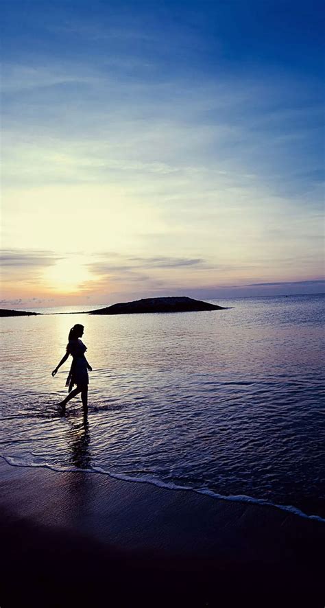 Sunset Beach Girl - The iPhone Wallpapers