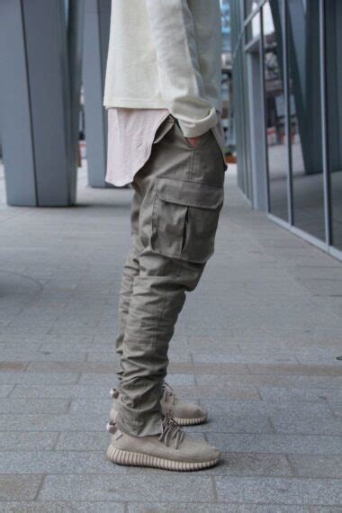 How to Style Yeezys 350 (15 Best Yeezy Outfit Ideas)