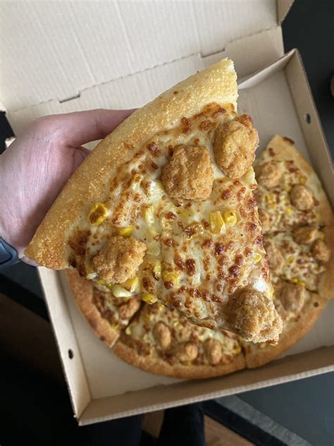 Pizza Hut x KFC Canada: Popcorn Chicken Pizza Review | Foodology