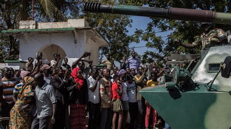 As Gambia’s Yahya Jammeh Entered Exile, Plane Stuffed With Riches Followed - The New York Times