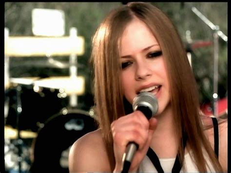 Avril Lavigne- 'Complicated' MV screencaps [HQ] - Music Image (19850129) - Fanpop