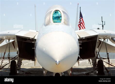 F 14 tomcat cockpit hi-res stock photography and images - Alamy