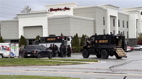 Bowling Green police find suspect dead after standoff | wtol.com