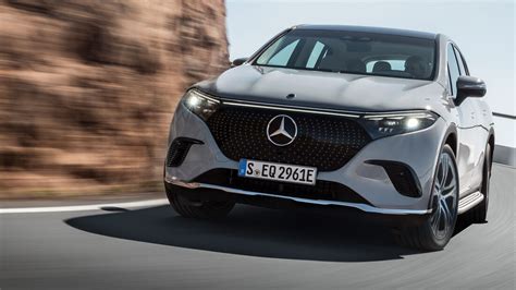 Mercedes EQS SUV (2022): Riesengroß und kräftig | AUTO MOTOR UND SPORT