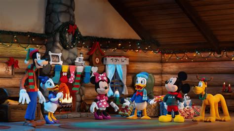 SNEAK PEEK: Mickey Mouse Saves Christmas | Disney Dining