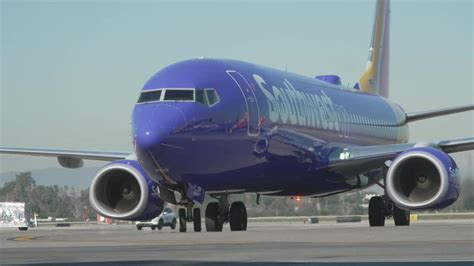 Southwest Airlines pilots picket outside company headquarters in Dallas ...