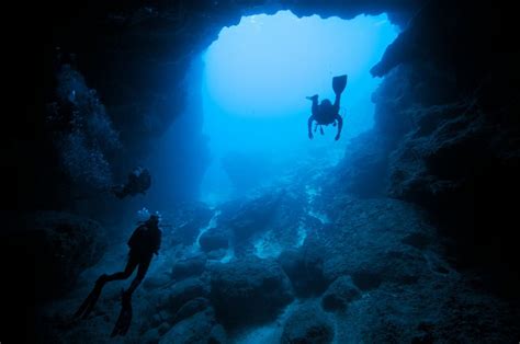 Caves Diving | Explore the Amazing Underwater World - Divebooker