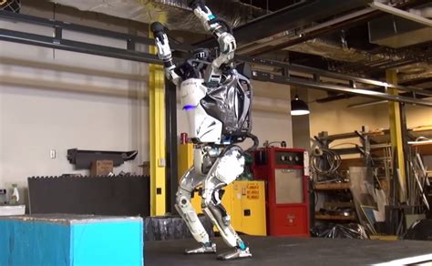 NEWS: New footage of ATLAS robot confirms we're all screwed | The Test Pit