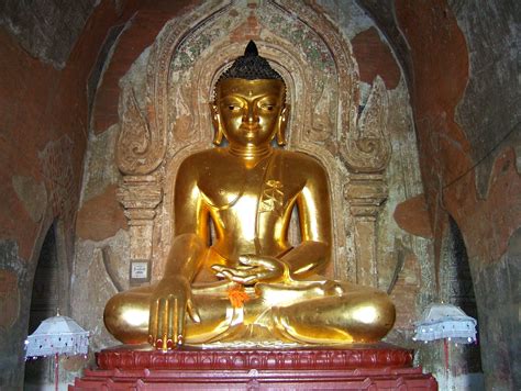 Asisbiz Myanmar Pagan main Buddha statues Nov 2004 07