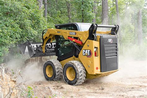 CATERPILLAR ROLLS OUT NEW CAT® D3 SERIES SKID STEER AND COMPACT TRACK ...