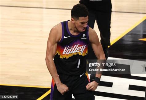 Devin Booker Dunking Photos and Premium High Res Pictures - Getty Images