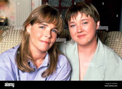 BIRDS OF A FEATHER TV) 1989-1998 LINDA ROBSON, PAULINE QUIRKE, GEORGE Stock Photo: 61579868 - Alamy