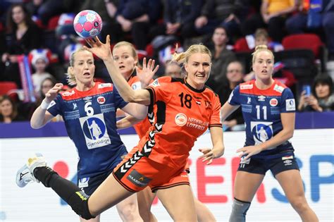 Norway keep semi-final hopes alive at European Women’s Handball Championship