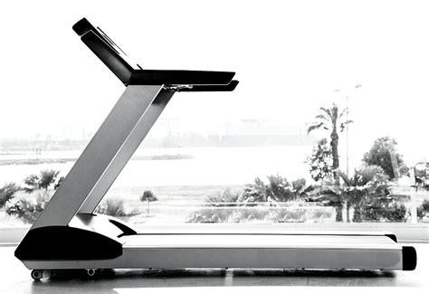 The Benefits and Risks of Running Barefoot on a Treadmill (and How to Do It Properly ...