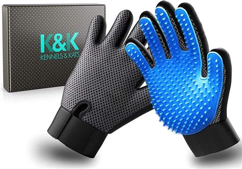 10 Best Pet Grooming Gloves For Dogs For Deshedding in 2020