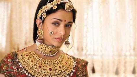 Jodhaa Akbar: Aishwarya Rai wore nearly 200 kgs of real gold jewelry ...