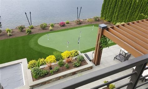 Tips for Designing a Backyard Putting Green