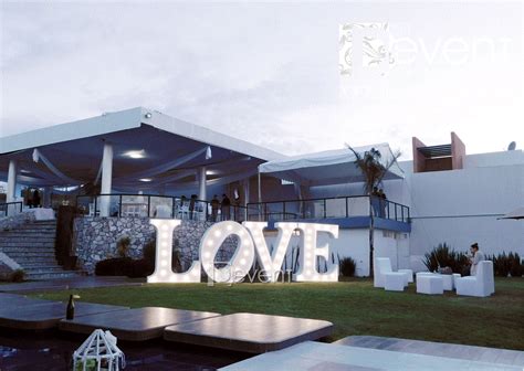 Letrero LOVE ILUMINADO Giant Letters, Signages, Quintana Roo, Photo Corners, Arches, Wedding ...