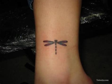 32 Stylish Wrist Dragonfly Tattoos