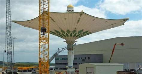 World’s Largest Umbrella Being Installed In Makkah Haram - Muslim Ink