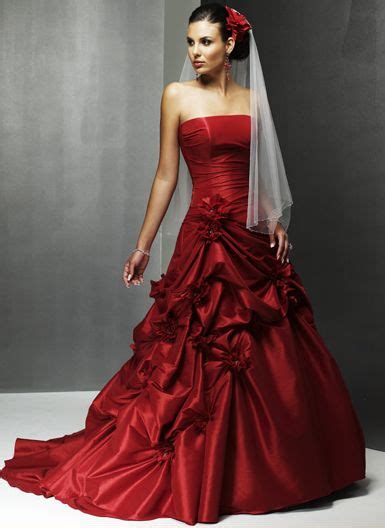 Wedding Destinations: Traditional Spanish Wedding Dress