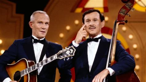 Video Remembering Tom Smothers - ABC News