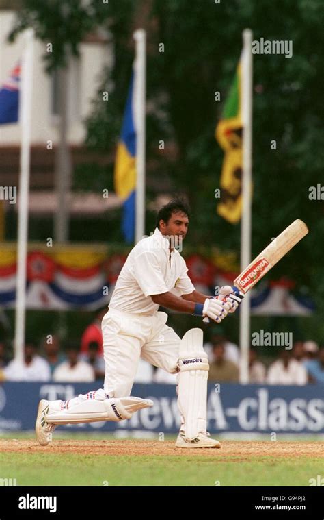 Robin singh of india batting hi-res stock photography and images - Alamy