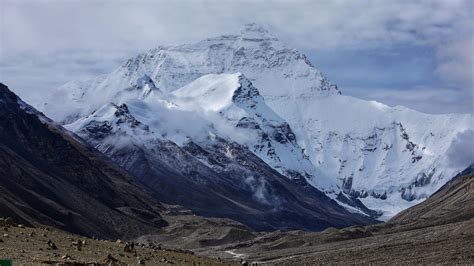 Live: Enjoy a panoramic view of Mount Qomolangma - CGTN