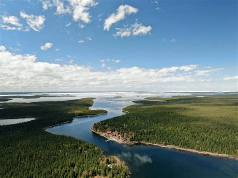 reindeer lake Archives - Arctic Lodges