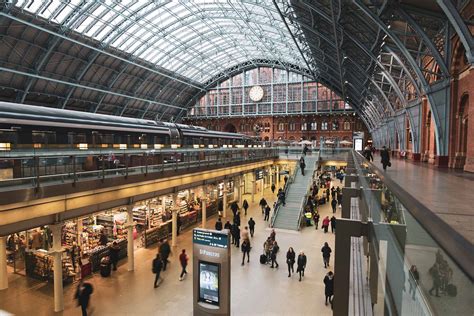 The Meeting Place Statue – News & Events | St Pancras Station