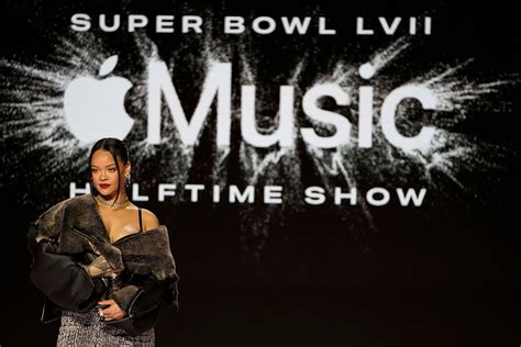 Rihanna, trio of anthems highlight Super Bowl's star power - TrendRadars