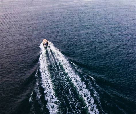 Boat Wake Free Stock CC0 Photo - StockSnap.io