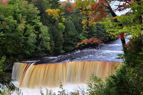 Tahquamenon Falls Facts and Information