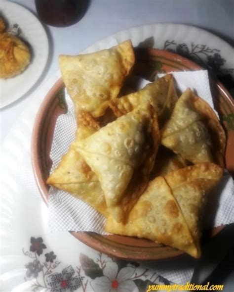 Veggie Samosa Recipe - Yummy Traditional