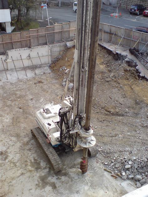 File:Auger Foundation Pile Drill Rig.jpg - Wikipedia