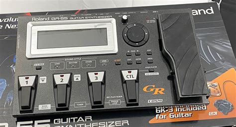 Roland GR-55 guitar synthesizer w/GK-3 pickup