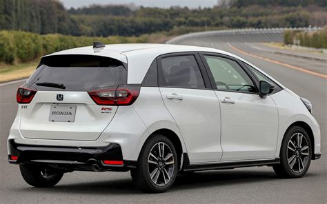 Honda Fit 2022 ganha versão esportiva RS no Japão