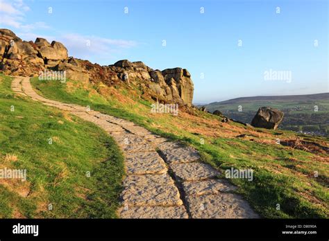 The famous Cow & Calf rocks, on Ilkley Moor, above the West Yorkshire Spa Town of Ilkley Stock ...