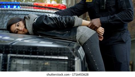 Arresting young woman : 6 165 images, photos et images vectorielles de stock | Shutterstock