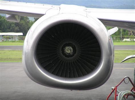 Why Are The Bottom Of Boeing 737 Engines Flat? - Simple Flying