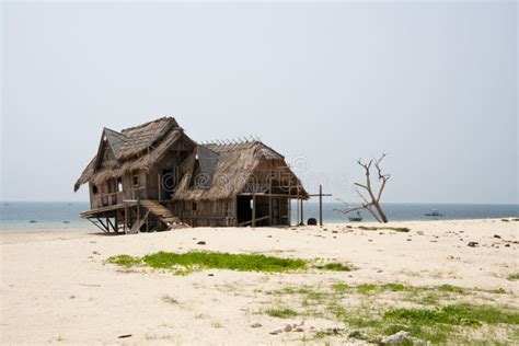 Thatched beach hut stock image. Image of nobody, house - 31092059